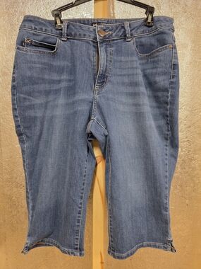Lee Curvy Fit Mid Blue Denim Capris Size 16M